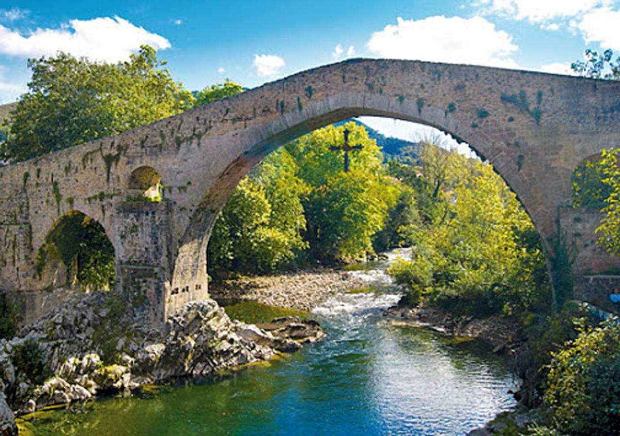 Cangas Plaza Onís Esterno foto